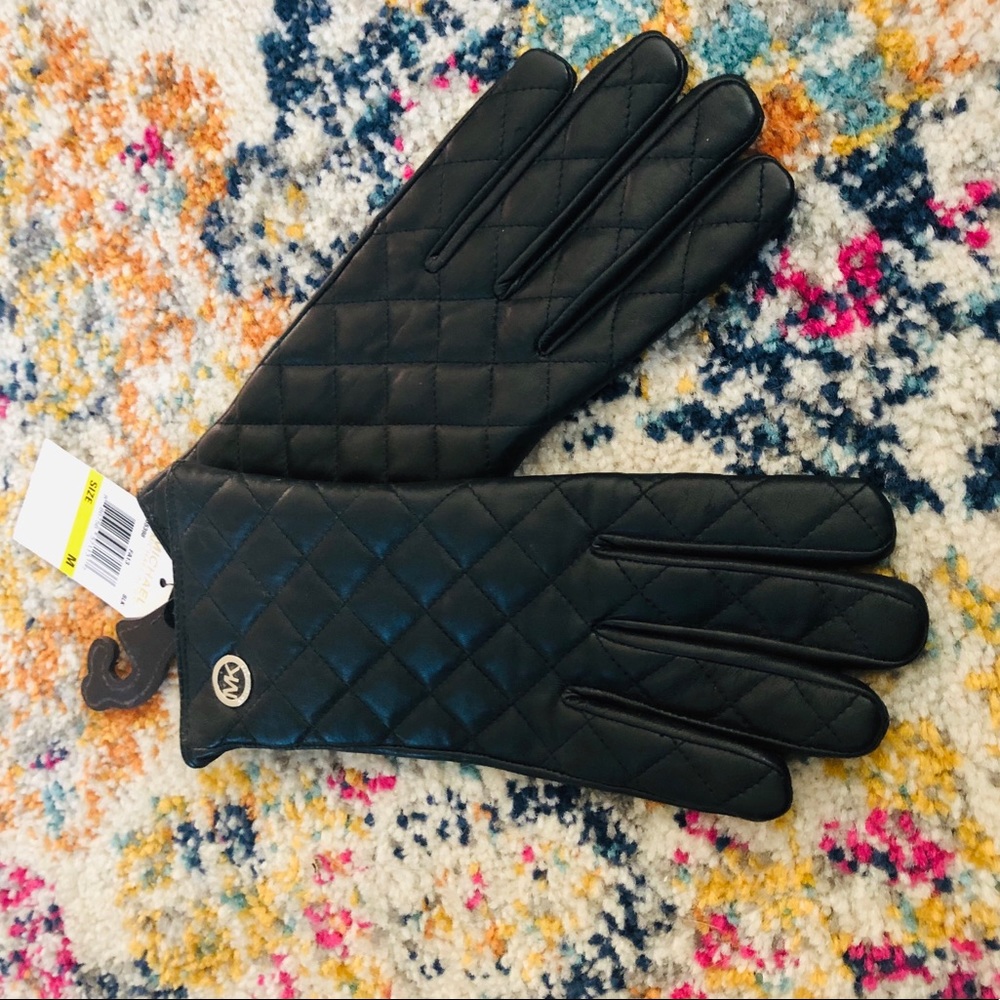 NWT BLK MK Quilted Leather Glove